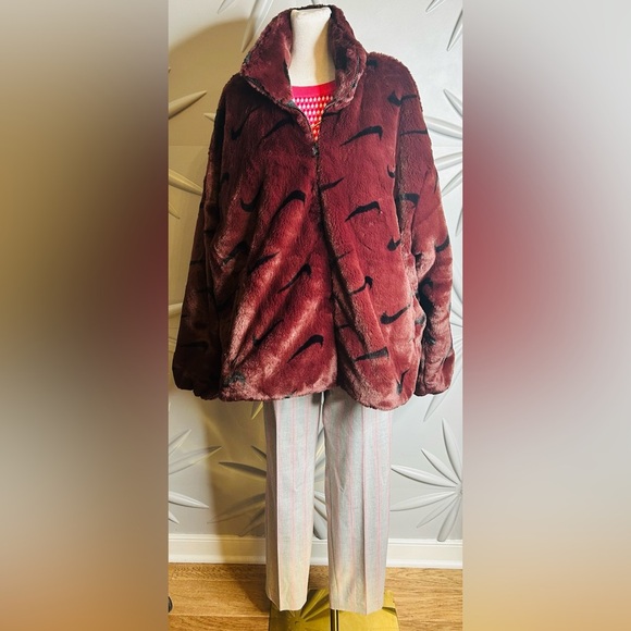 NWT Nike SZ XXL Merlot colored zip front car length jacket w/4” slit each side. - Picture 2 of 7
